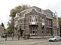 Halfvrijstaande villa
