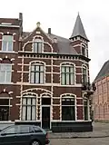Halfvrijstaand herenhuis