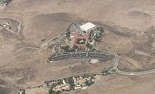Luchtfoto van de Ronald Reagan Presidential Library in Simi Valley, Californië.