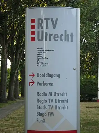 Bord bij RTV Utrecht aan de Hengeveldstraat 29