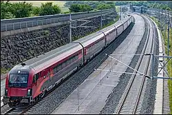 Een Railjet stam tijdens een proefrit tussen de tunnel en het station