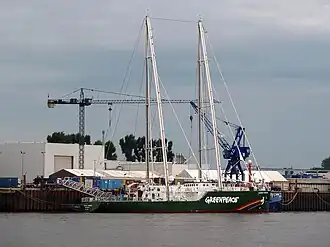 De nieuwe Rainbow Warrior III in de Fassmer werf (2011)