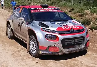De C3 R5 van Stéphane Lefebvre tijdens de Rally van Sardinië 2018