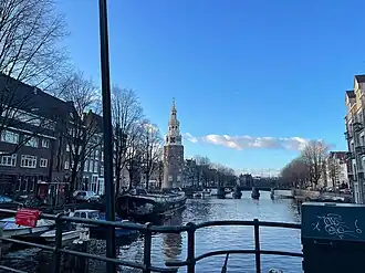 Rapenburgwal gezien vanaf de Peperbrug