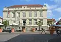Stadhuis (1854; gerenoveerd in 1996)