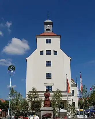 Stadhuis (1738) met zgn. Sabinchen-fontein