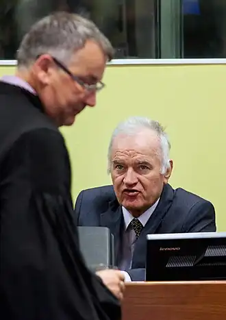 Ratko Mladić's aan het begin van zijn proces voor het ICTY in mei 2012.