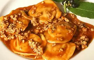 Ravioli met vlees van de  helmparelhoen, Versilia