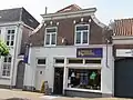 Eenlaags diep huis poort