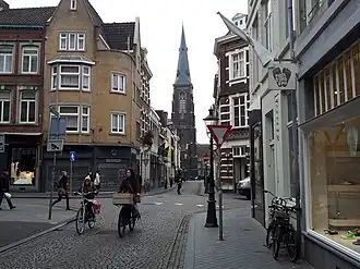Noordelijk deel Rechtstraat met Sint-Martinuskerk