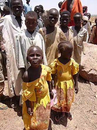 Kinderen uit Darfur in een vluchtelingenkamp in Tsjaad anno 2005.
