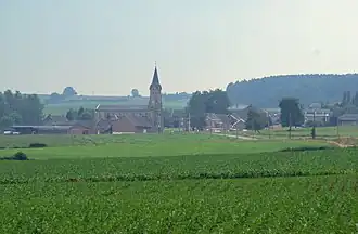 Gezicht op Remersdaal, met de Sint-Heribertuskerk