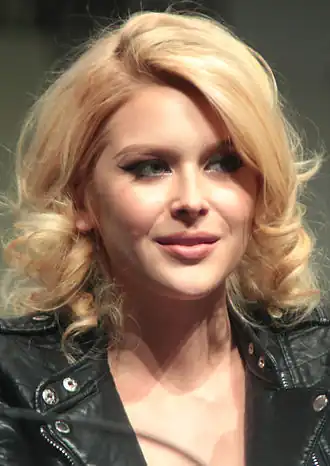 Renee Olstead in 2015