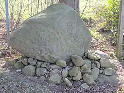 (2) De Näpfchenstein „Teufelsstein“ (een napjessteen)