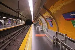 Sporen en perrons gezien uit het oosten