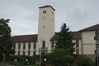 Hoofdgebouw met klokkentoren (2018)