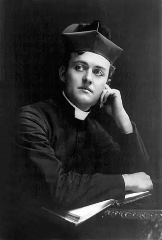 Bennett als eerwaarde Anselm in A Royal Family (circa 1900)