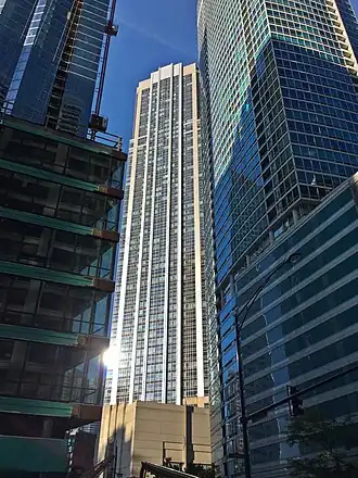 Zicht op het River East Center en Embassy Suites