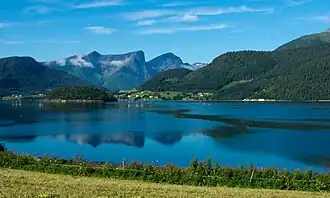 De Rodvenfjorden gezien naar het zuiden