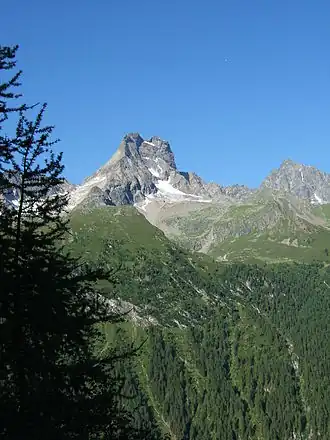 De Gsallkopf rechts in beeld, links de Rofelewand
