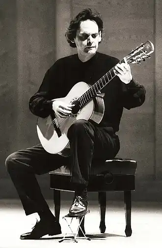 Roland Dyens in 2000