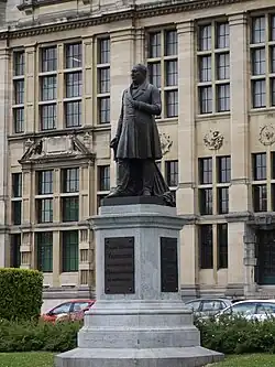 Standbeeld aan het ULB-rectoraat