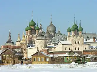 Het kremlin van Rostov in de sneeuw