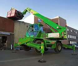 Roterende verreiker met uitgeschoven stabilisatoren