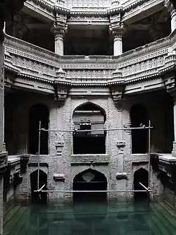 De trappenbron van Adalaj