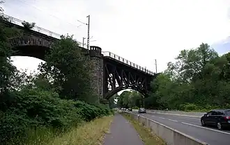 De B226 onder de Ruhr-Viadukt in Witten