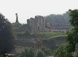 Bezoekers kijken naar een roofvogelshow, 2006