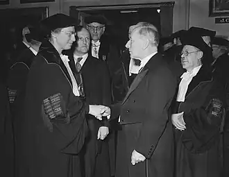 Charlotte Ruys als erepromotor van Frits Zernike (1953)