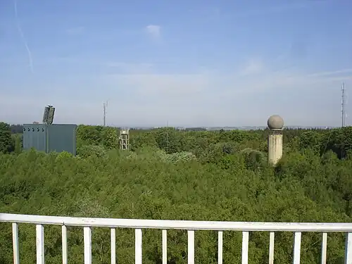 Radarhoved Bornholm - radarstation van Flyvevåbnets kontrol- og varslingstjeneste tijdens de Koude Oorlog gezien vanaf Kongemindet