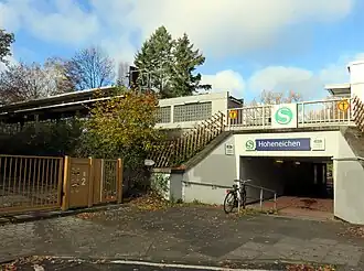 Zuidelijke ingang van het station Hoheneichen (2015)