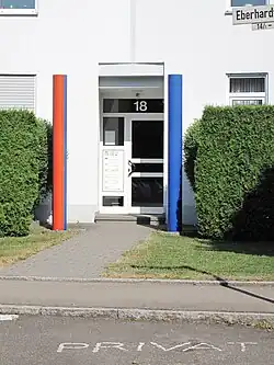 10 Zweifärbige Säulen (detail) (1994), Ulm