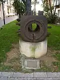 Monument van een onderdeel van een vliegtuig.