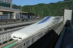 Een maglev-Shinkansen op een testparcours