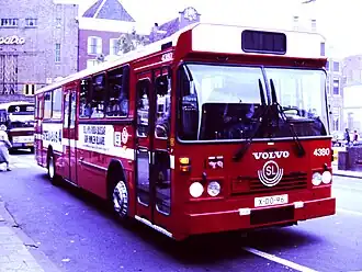 Zevende verschijningsvorm, op achtergrond GVBG 79 uit 1980 op lijn 3 in 1987