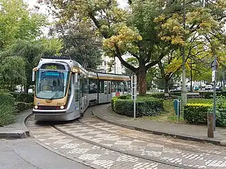 T2021 in de keerlus van het Marie-Joséplein tijdens werkzaamheden (2018).
