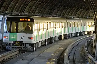 Op de drie lijnen van Sapporo's metro rijden bandenmetro's