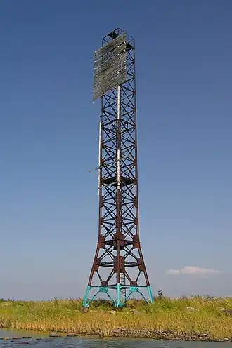 Lichtbaken aan de kust bij Saastna