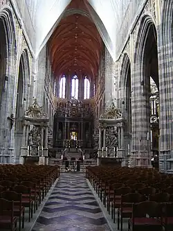 Binnenin de basiliek