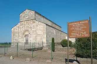 Zicht op de kerk vanuit het zuidwesten