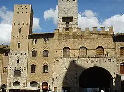Piazza Duomo met Palazza Populo