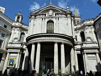 vooraanzicht van de kerk