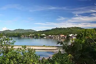 Saparua vanaf Fort Duurstede