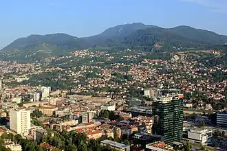 Zicht op de Trebević vanuit Sarajevo