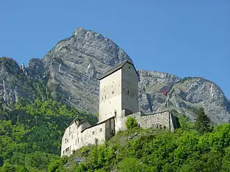 Schloss Sargans met op de achtergrond de Gonzenberg