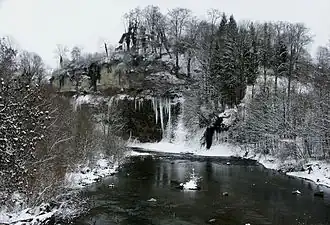 Rotsen langs de Saane