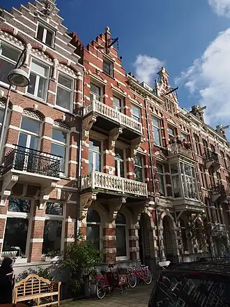 April 2016:Sarphatipark 75 (2 balkons)Sarphatipark 77 (erker en balkon)